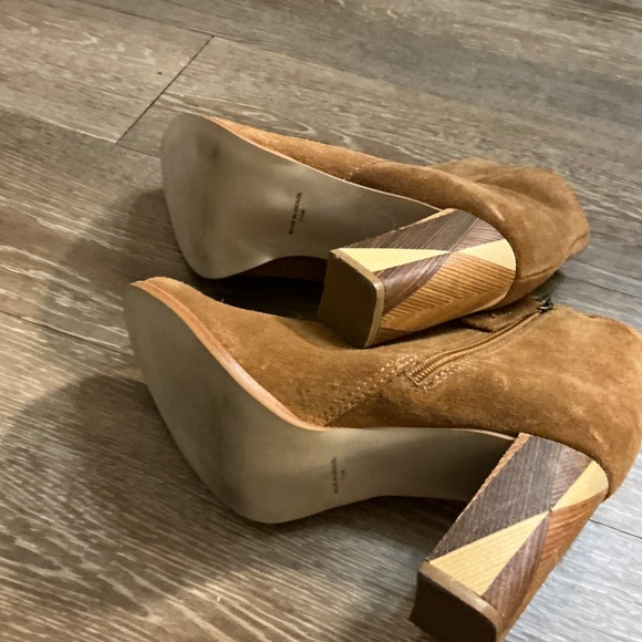 Matisse Suede Booties 7 1/2 - Picture 6 of 6